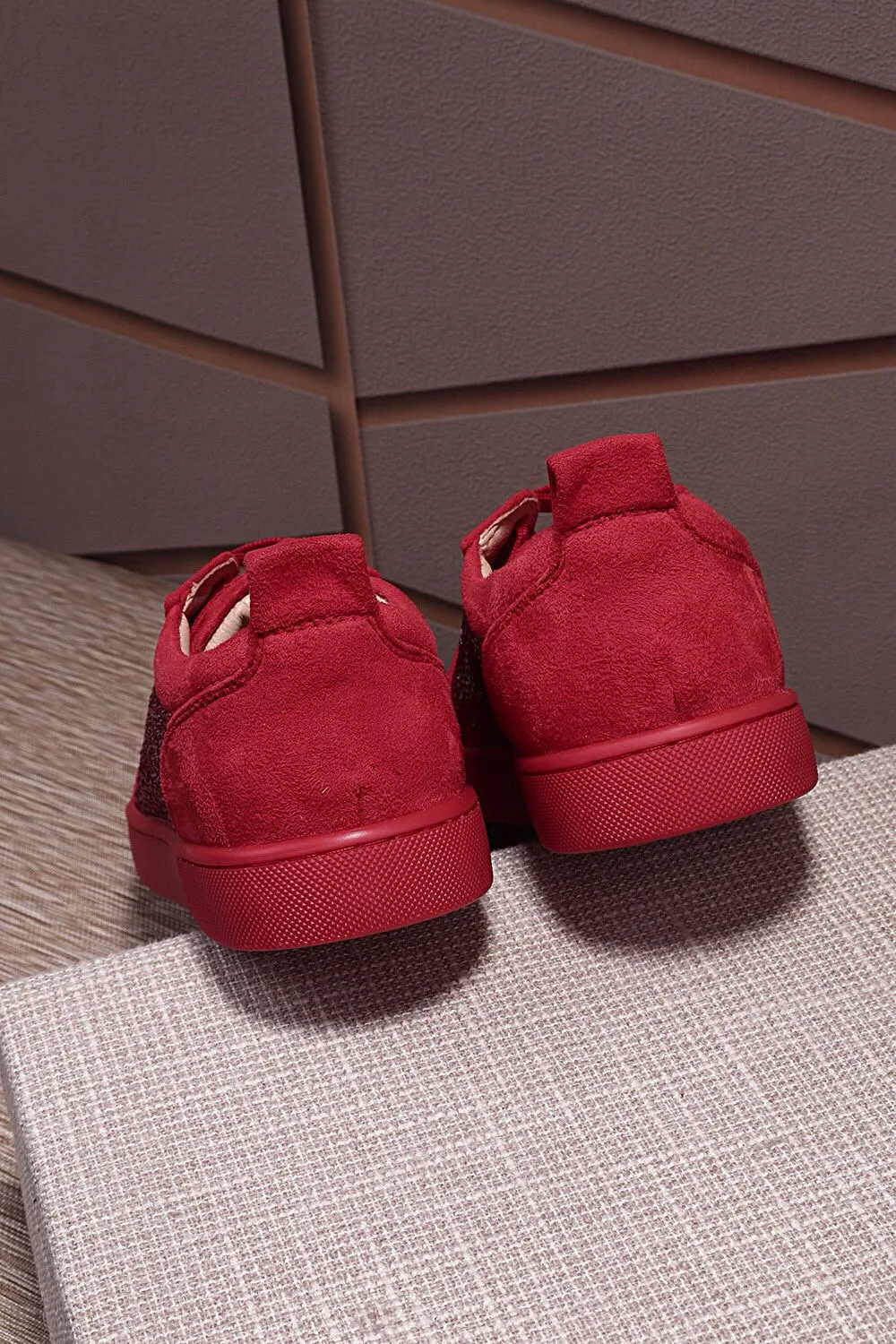 Men's shoes 💰: 460💰christian louboutin (CL red sole shoes) counter hot diamond series, casual sneakers for couples 📢 📢 📢 Exclusive hot style release🎈🎈💪Movable latex feet👻Finished outsole line [Proud]😝Female 35-40# Male 38#-46, global supply😝 [Top version]: Original imported cowhide frosted upper, top original leather lining, original molded TPU outsole, original 1:1 detail processing, original shoe last.